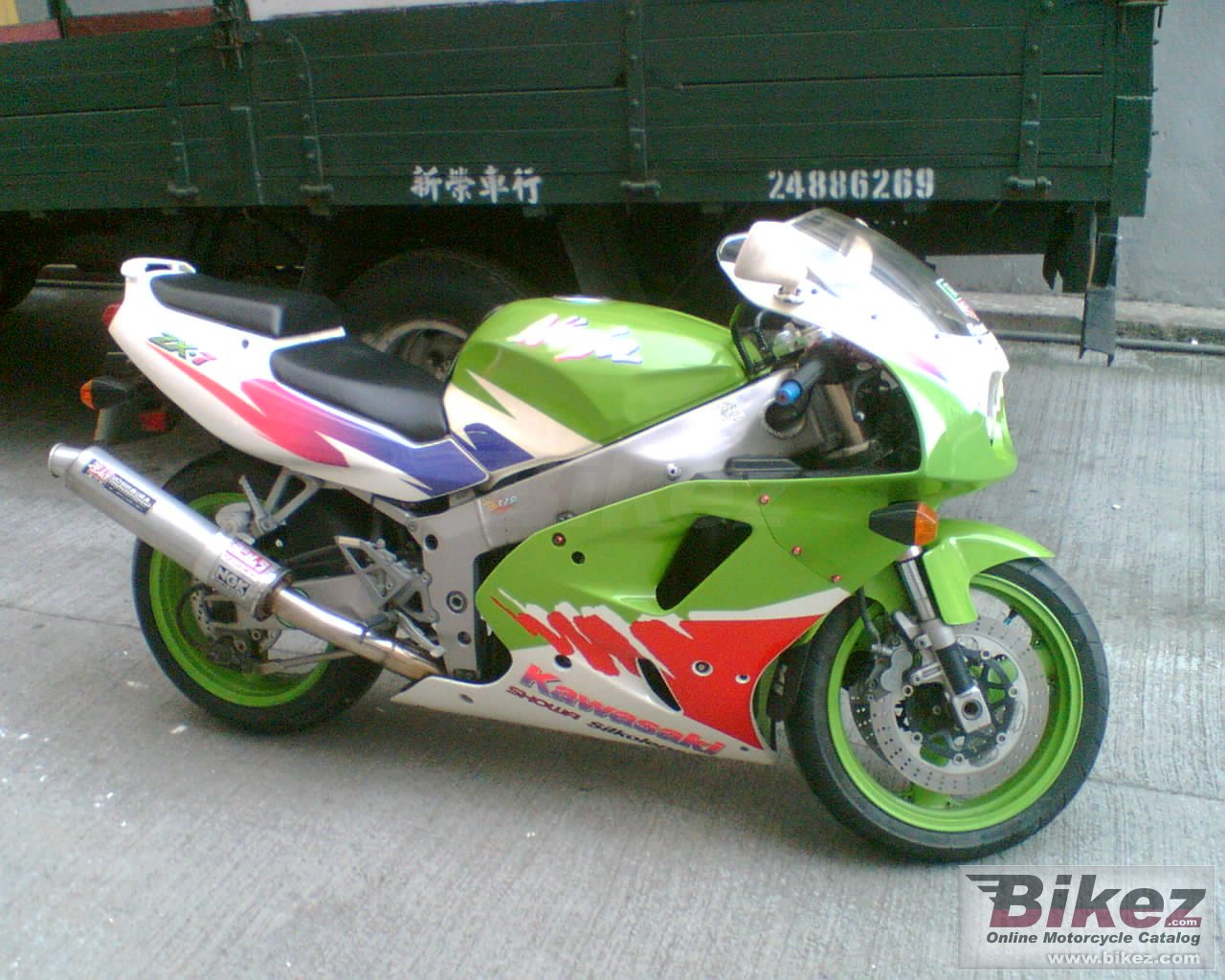 Big  zxr 750 picture and wallpaper from Bikez.com